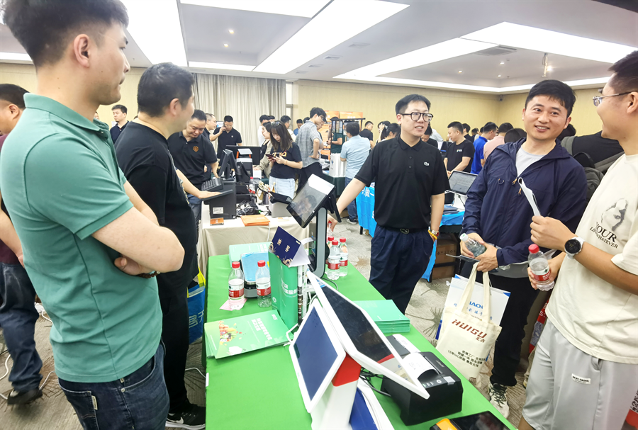 九城巡展 圆满收官 | 蓝冠注册参加2024年商业信息化IT技术与服务转型巡回展2