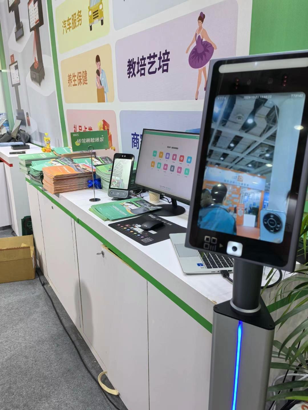 行业盛会 齐聚长沙|蓝冠注册参加第十六届智慧商业信息化行业大会暨展览会11