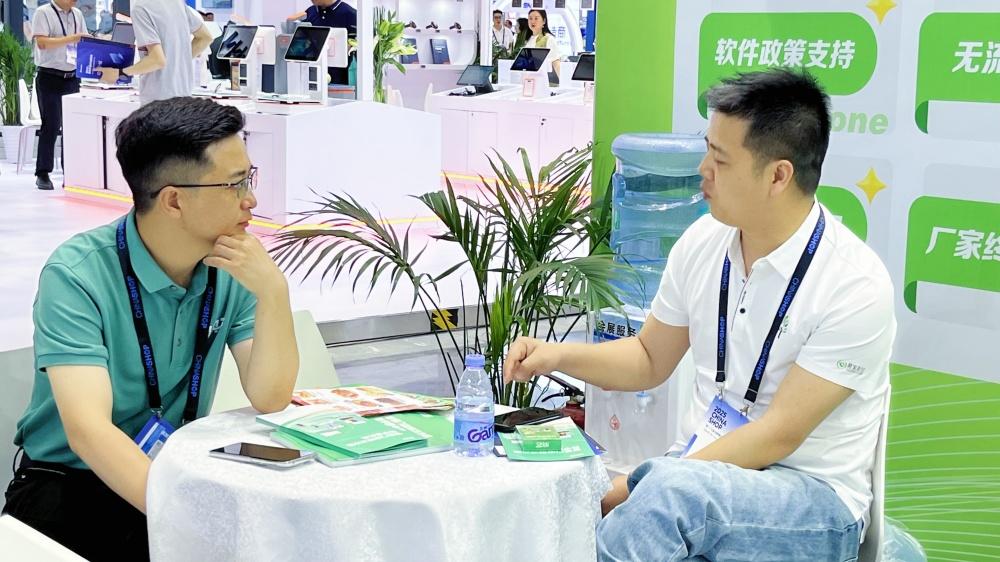 智汇深圳 共赴盛会 | 蓝冠注册亮相2025中国零售业博览会7B31号展位14