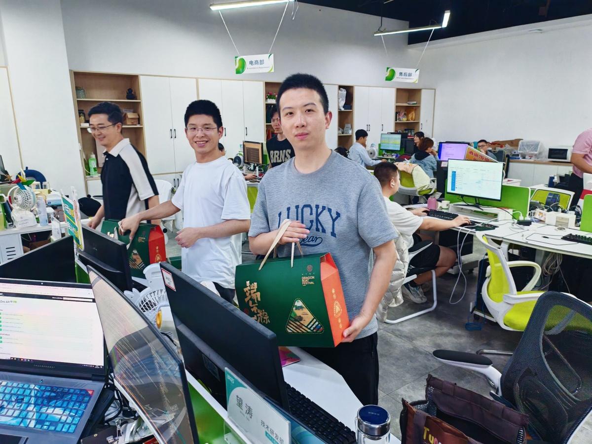 湖北纳新网络科技有限公司为全体员工发放端午节福利6