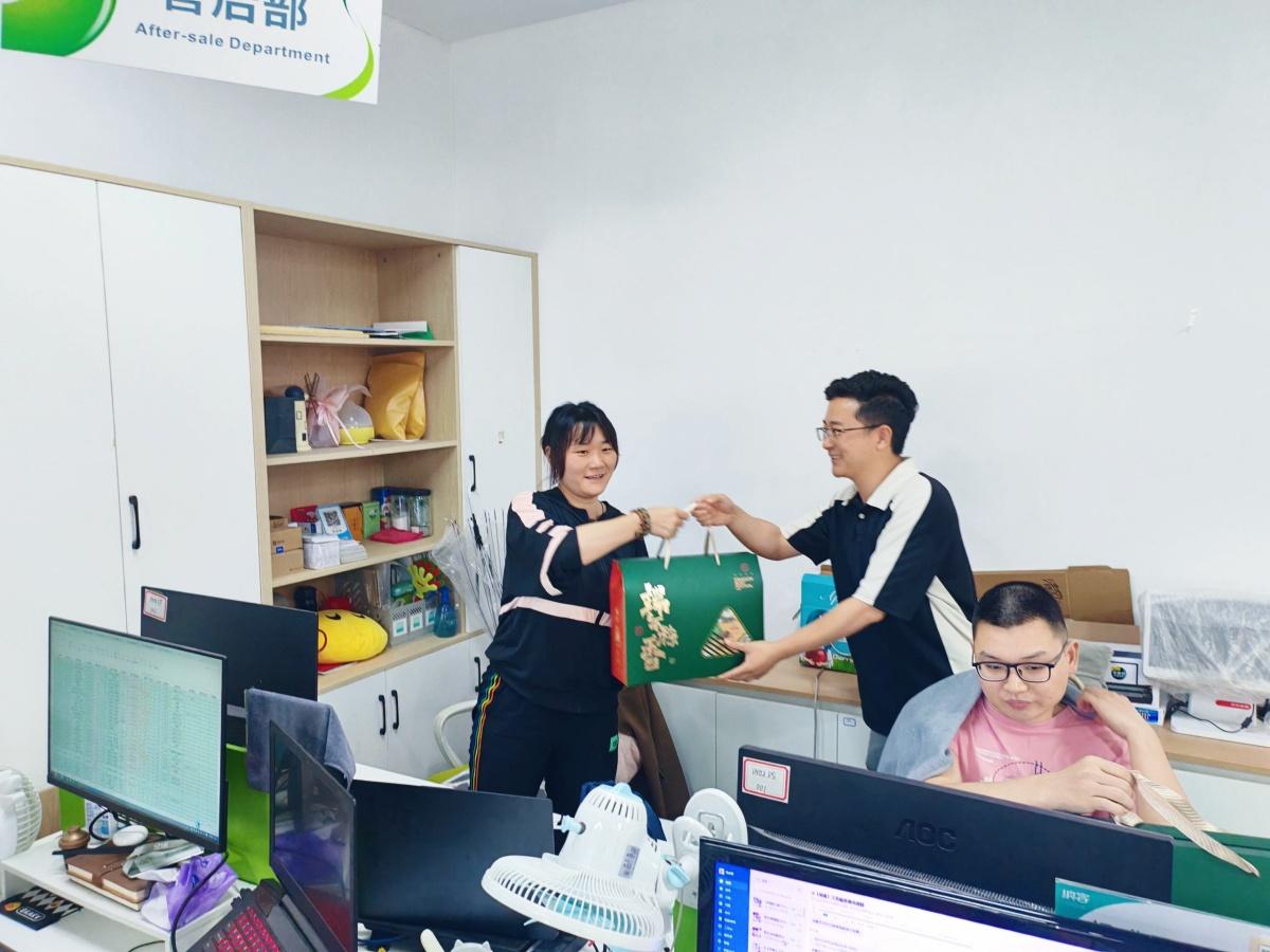 湖北纳新网络科技有限公司为全体员工发放端午节福利8