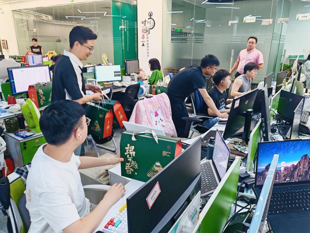 湖北纳新网络科技有限公司为全体员工发放端午节福利10