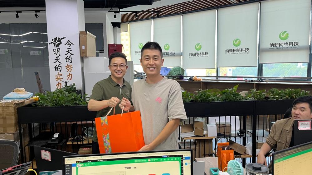 皓月当空 情满四方| 湖北纳新网络科技有限公司为全体员工发放中秋节福利4