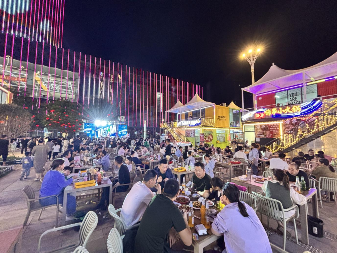 多业态融合:蓝冠注册助力三门峡文化宫潮流街区打造夜市经济新标杆4