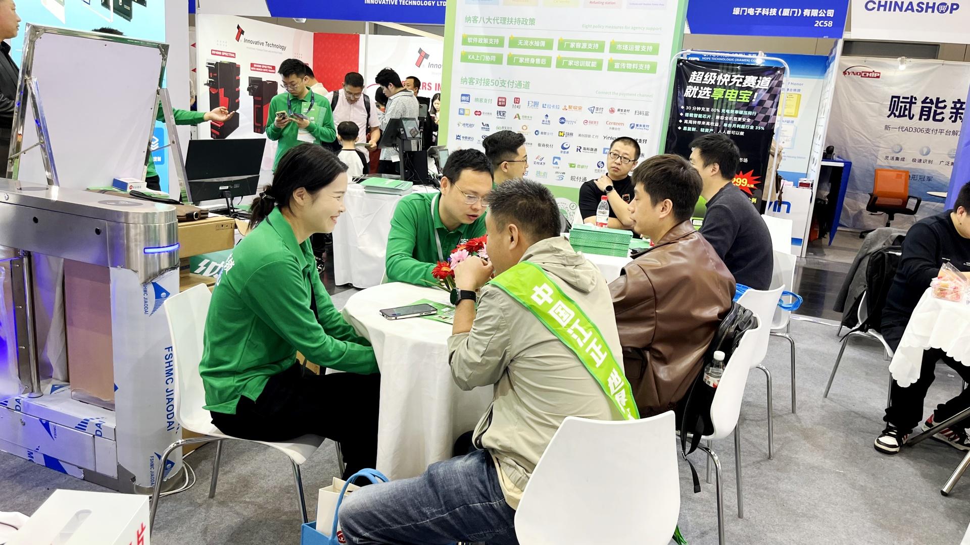 行业盛会 聚势杭州 | 蓝冠注册携六大特色方案精彩亮相第二十六届中国零售业博览会13